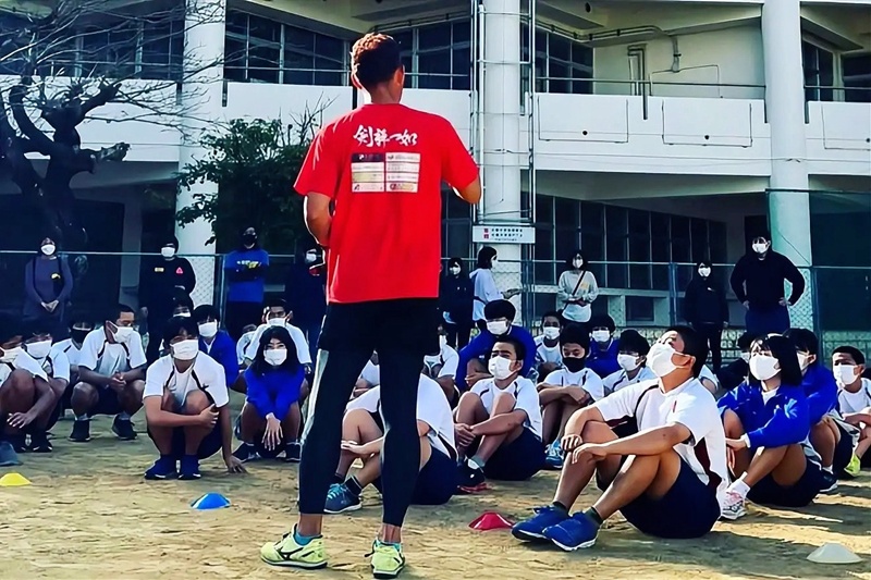 世界を駆けるおっさんスピードマスター譜久里武